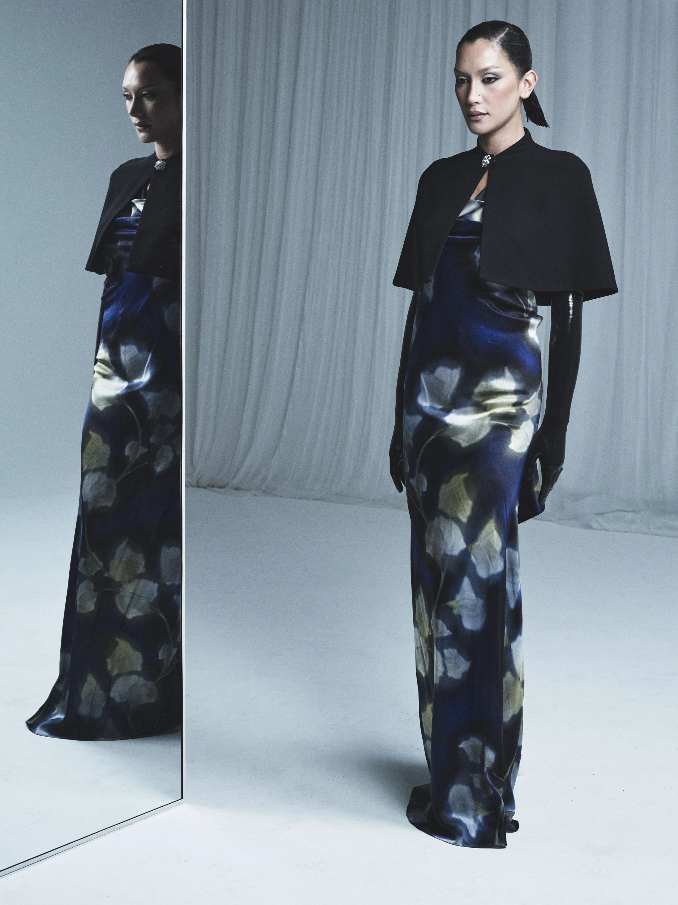 BLACK CREPE SHORT CAPE - Image 5