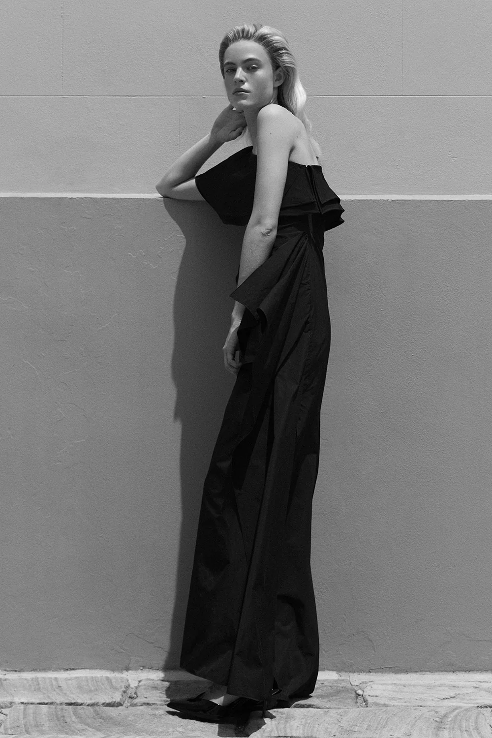 BLACK TAFFETA ASYMMETRIC ONE SHOULDER DRESS - Image 5