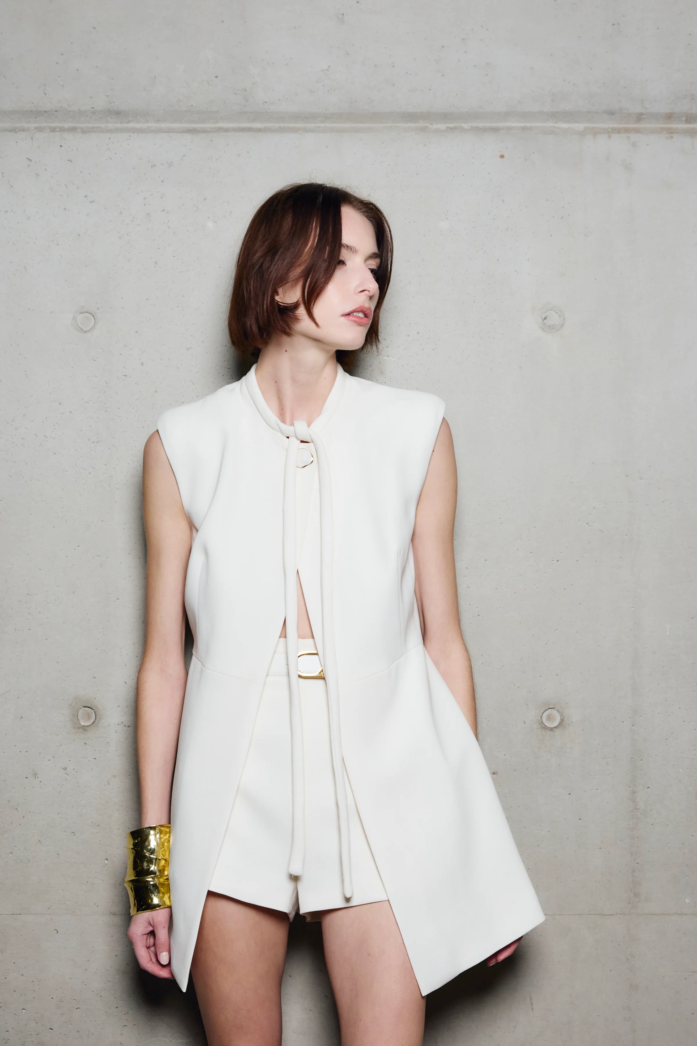 IVORY CREPE TIE NECK VEST - Image 3