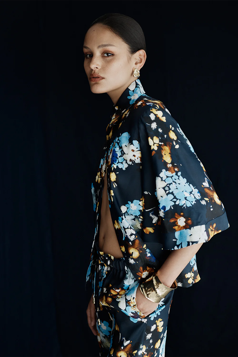 MIDNIGHT BOTANICA VISCOSE TWILL FLUTED SLEEVE SHIRT - Image 5