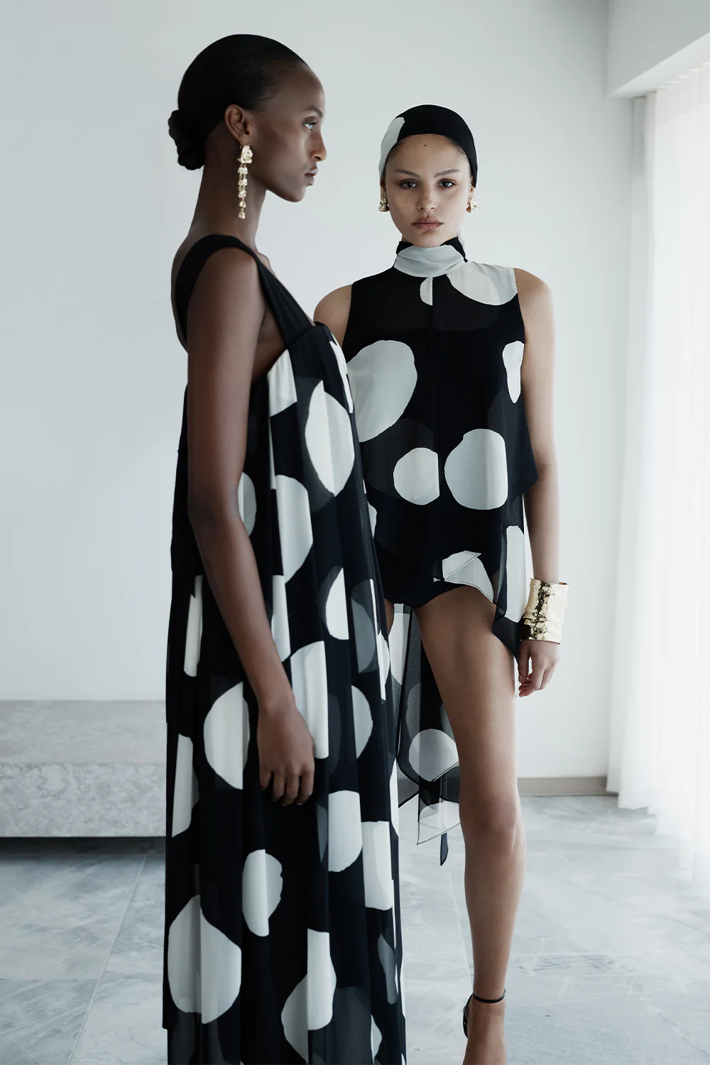 NOIR SPOT TUCK DETAIL MAXI DRESS - Image 4