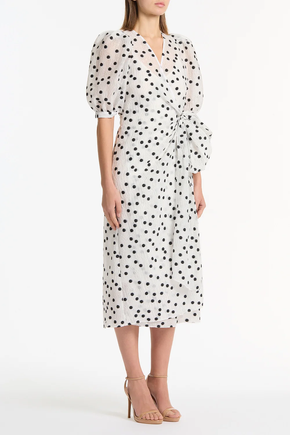 WHITE AND BLACK SPOT JACQUARD PUFF SLEEVE WRAP DRESS - Image 2